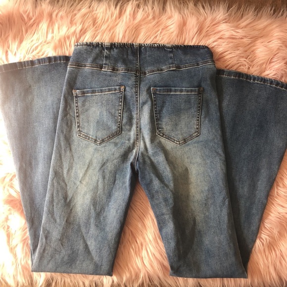 Blank Paige Bell Bottom Elastic Waist Denim Jeans - Picture 4 of 6